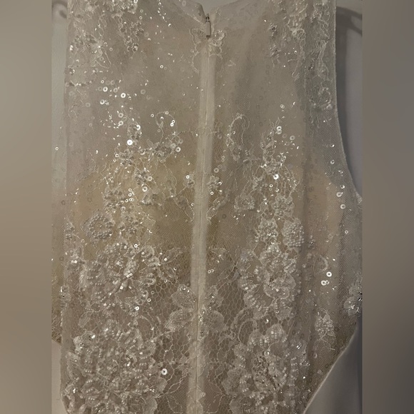 NEVER WORN BEFORE WEDDING DRESS. - Picture 7 of 7